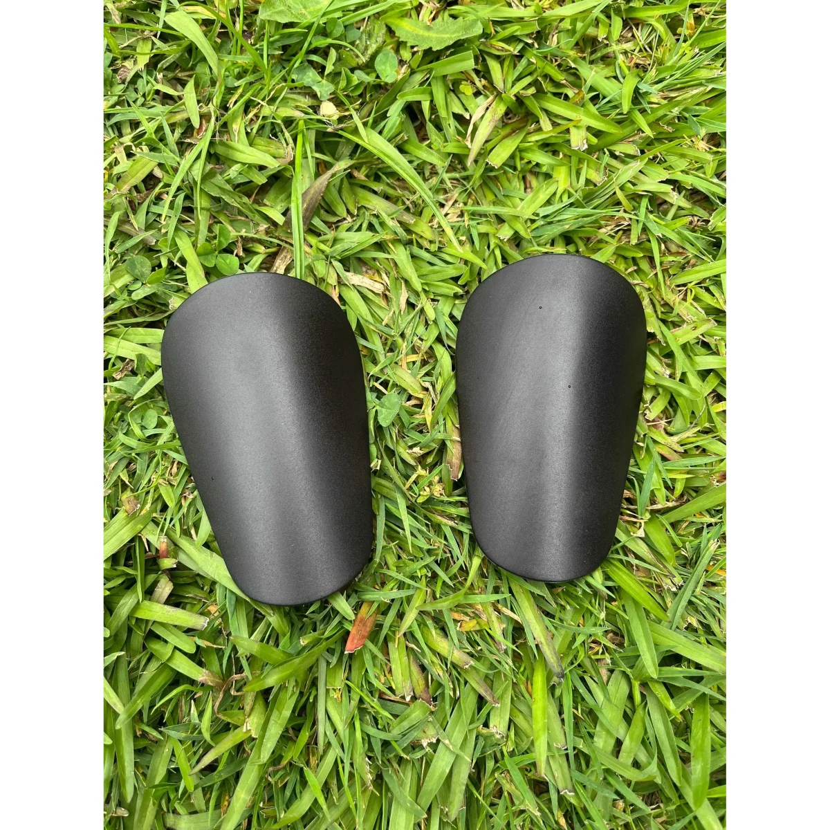 1 Paar - Flair Mini Scheenbeschermers - Zwart/Wit - Ultrakleine, Lichtgewicht Voetbalscheenbeschermers - Slechts 8 x 5 cm en 10 Gram - Comfortabel en Beperkt Niet Tijdens Beweging - Ideaal Voor Vrij En Onbelemmerd Spel - Afbeelding 3
